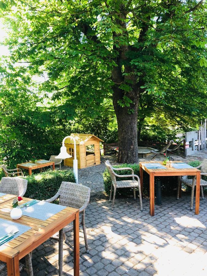 Hotel & Restaurant Gruener Baum Merzhausen Esterno foto